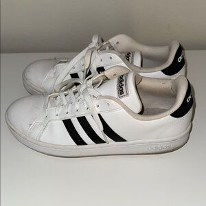 Adidas White and Black Sneakers cloudfoam women’s 8